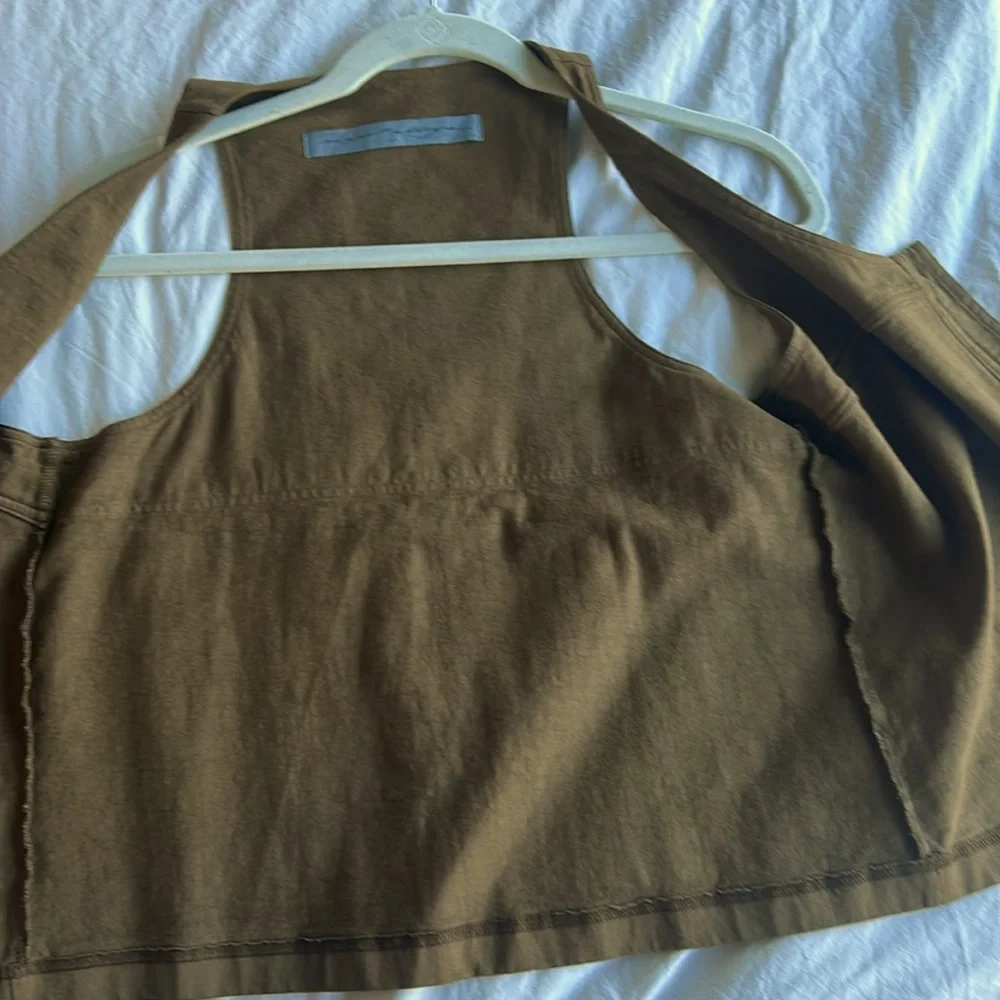 Raquel Allegra Button Sleeveless top in army green size 0/ small - Picture 7 of 8
